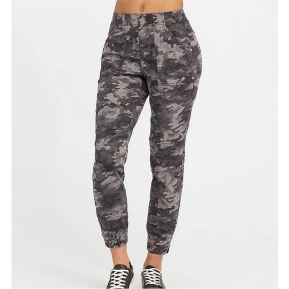 SPANX Pants - NWT SPANX Stretch Twill Cargo Jogger Pants Blackwash Camo Small